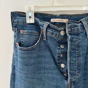 Levi’s Ribcage Straight Ankle Jeans